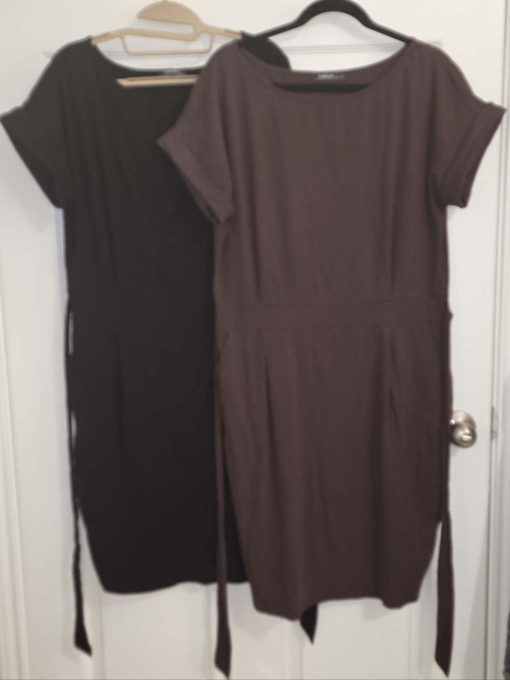 Wardrobe Builder - Set Of 2 Everyday Short Sleeve Sheath Dresses - Brown & Black